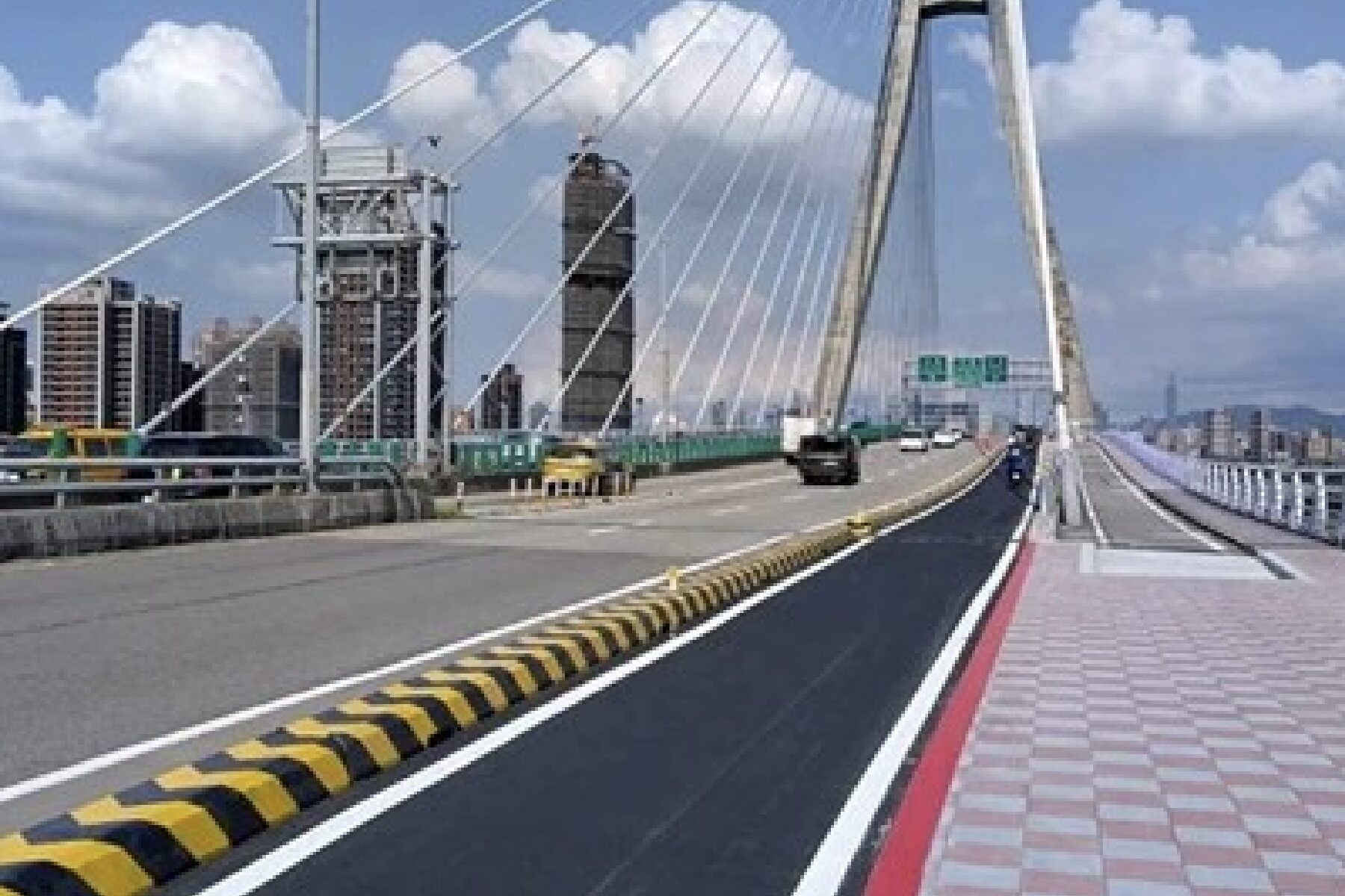 新北橋梁交通改善見成效     調整車道配置、增加整流空間     讓事故率明顯下降