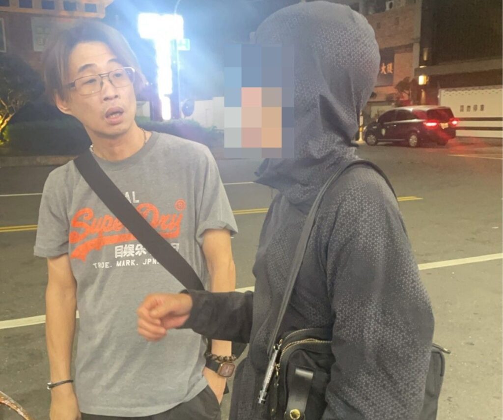 新興警速緝獲詭異男點線香　展現守護治安強力決心