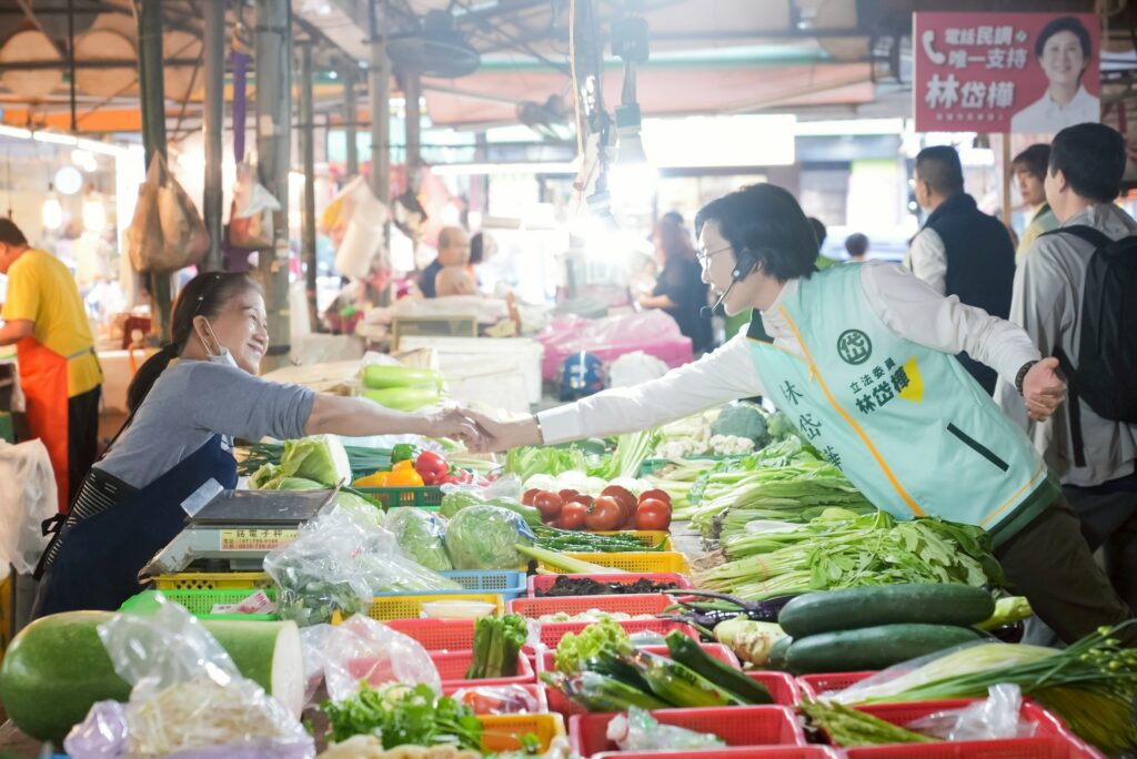 走入大苓市場迎跨年　林岱樺：貼近生活、從市場出發