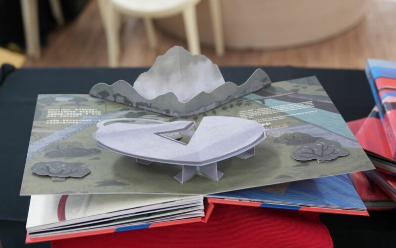 繪本《屏東實習中—穿越、解密與召喚》   帶領讀者用閱讀開啟探索屏東