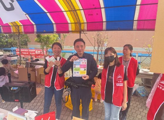 和美員警偕同義賣團體　宣導防詐騙