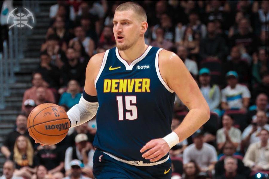 《NBA》 金塊頭大了! 球星Jokić 遭隊友踩成嚴重膝傷至少缺席4周