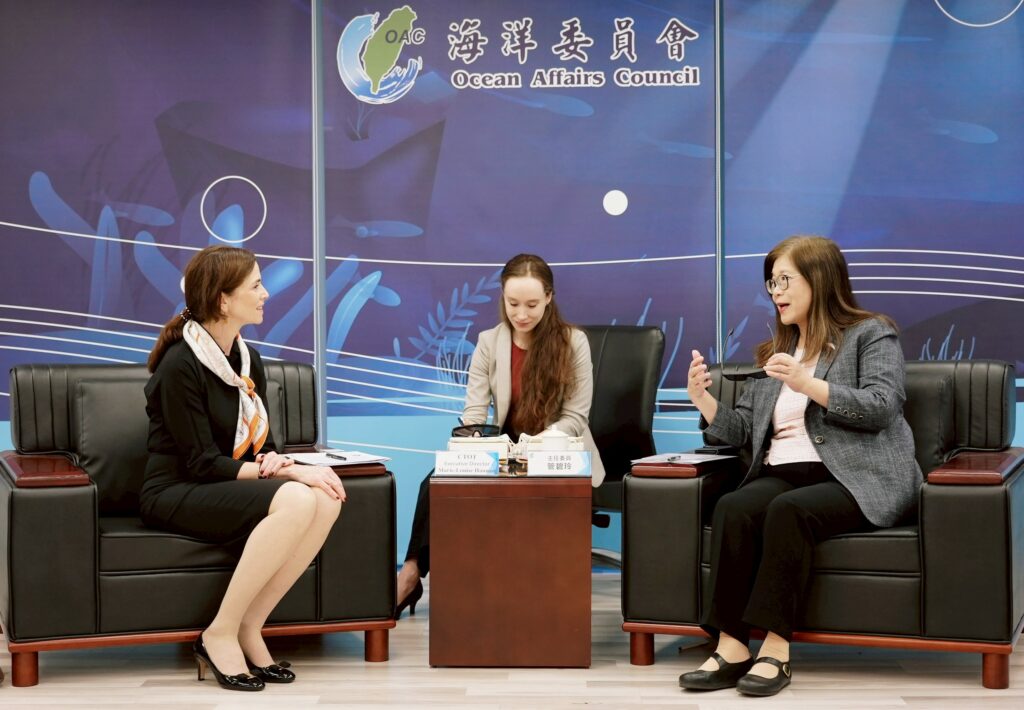 何曼麗拜會管碧玲 暗船偵知合作推進  台加海事工作坊明年首登台