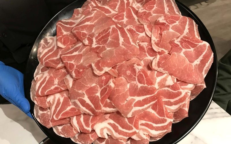 肉多多跨年夜圍爐嗑鍋到三點半   團體歡聚加碼送百顆蛤蜊