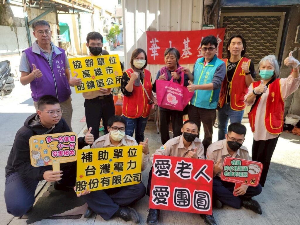 前鎮區公所陪伴獨居阿嬤搓湯圓　暖心過冬至