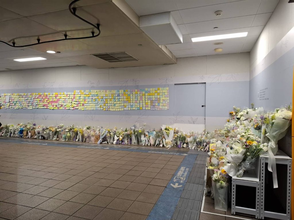 他擋住了刀火，也守住了城市　北捷設悼念牆追思余先生義行