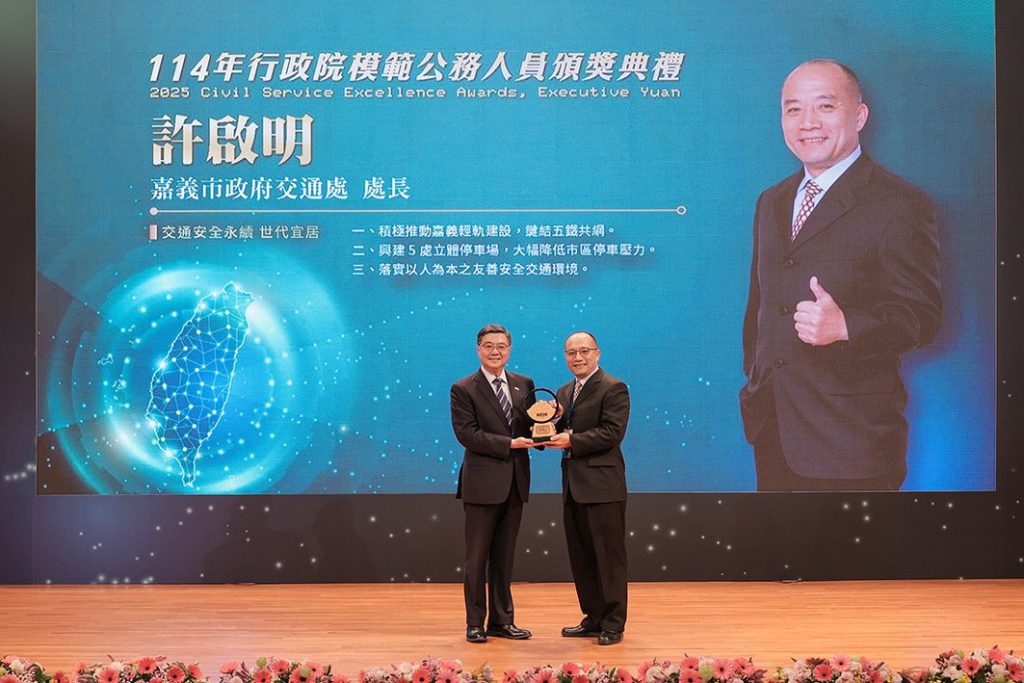 嘉市公共運輸轉型關鍵推手　許啟明榮獲行政院模範公務人員