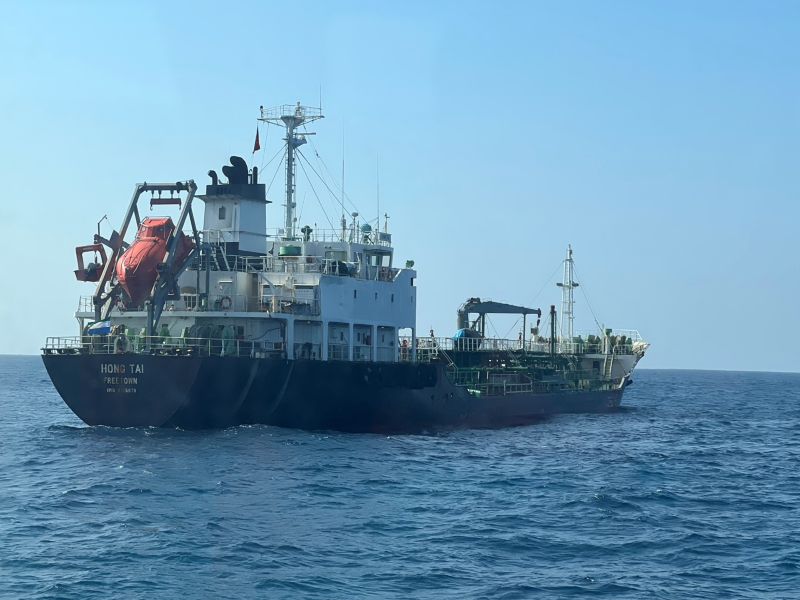 維護海域錨泊秩序　海巡署南部分署與航港局聯手查處滯留船舶