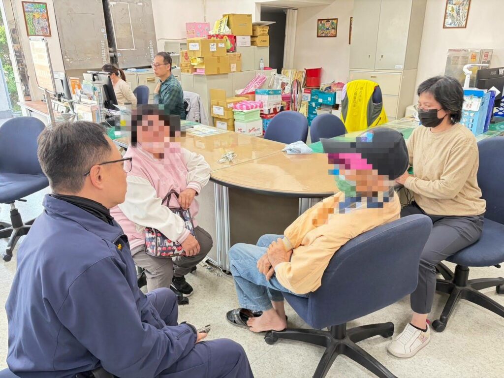 寒冬送暖不缺席　茄萣警攜手公所暖心助弱勢