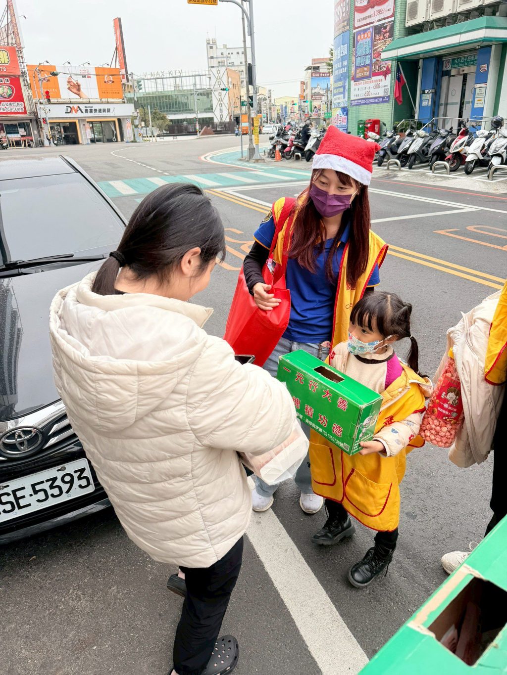 南山人壽斗六安豐、安成通訊處送暖　力挺創世「寒士吃飽30」