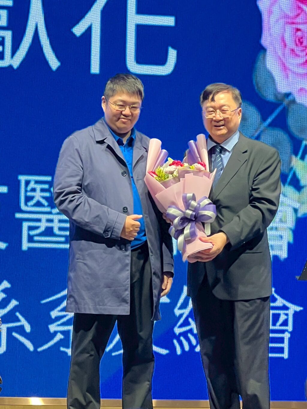 樂音醫者洪強修獲選「兩會」理事長 高雄市高醫校友醫師協會攜手系友總 會舉辦年會