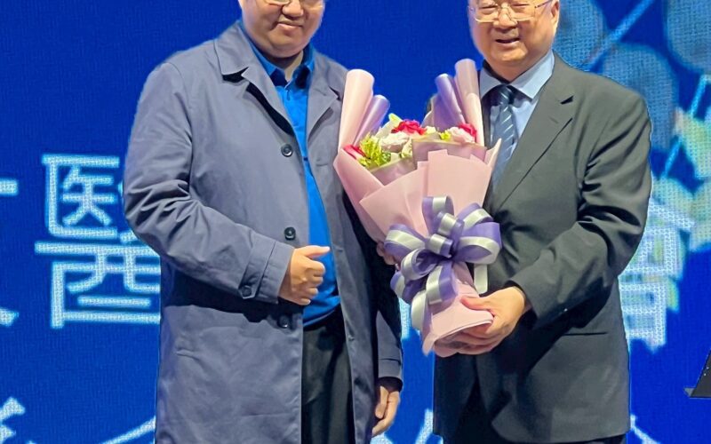 樂音醫者洪強修獲選「兩會」理事長 高雄市高醫校友醫師協會攜手系友總 會舉辦年會