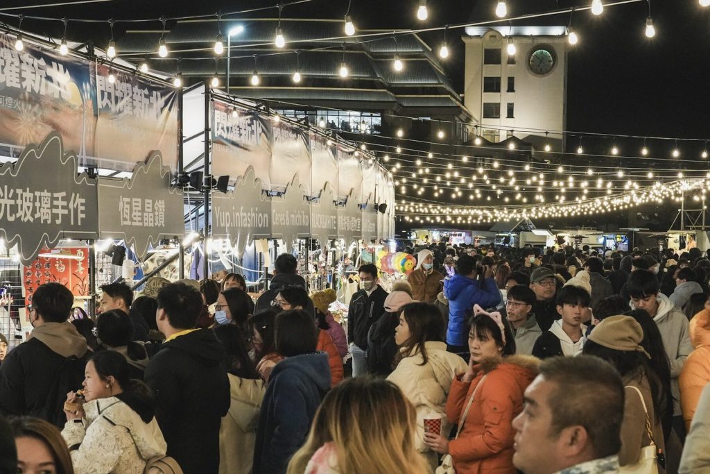 首創雙主場！2026 閃耀新北跨年煙火 12/31 登場     主題市集、跨國卡司陪你從下午嗨到深夜