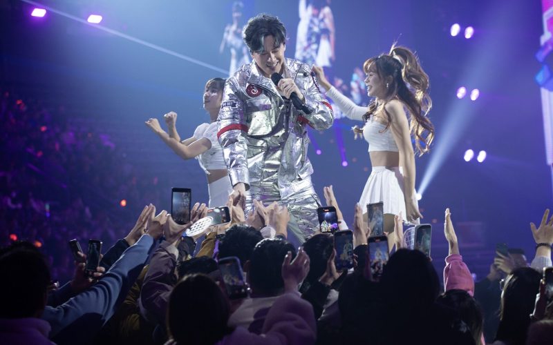 李聖傑〈癡心絕對〉 10017 次與萬人齊聲合唱震撼小巨蛋