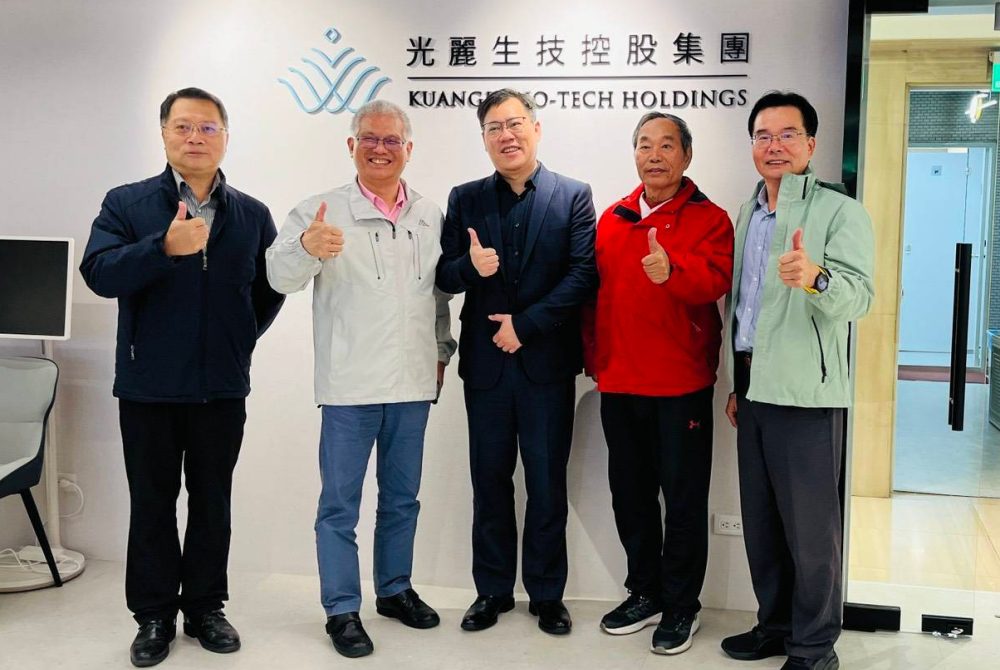 校友會聯結醫療與產業資源邁向新里程   戴崇賢會長返校與田心喬醫師深化合作討論