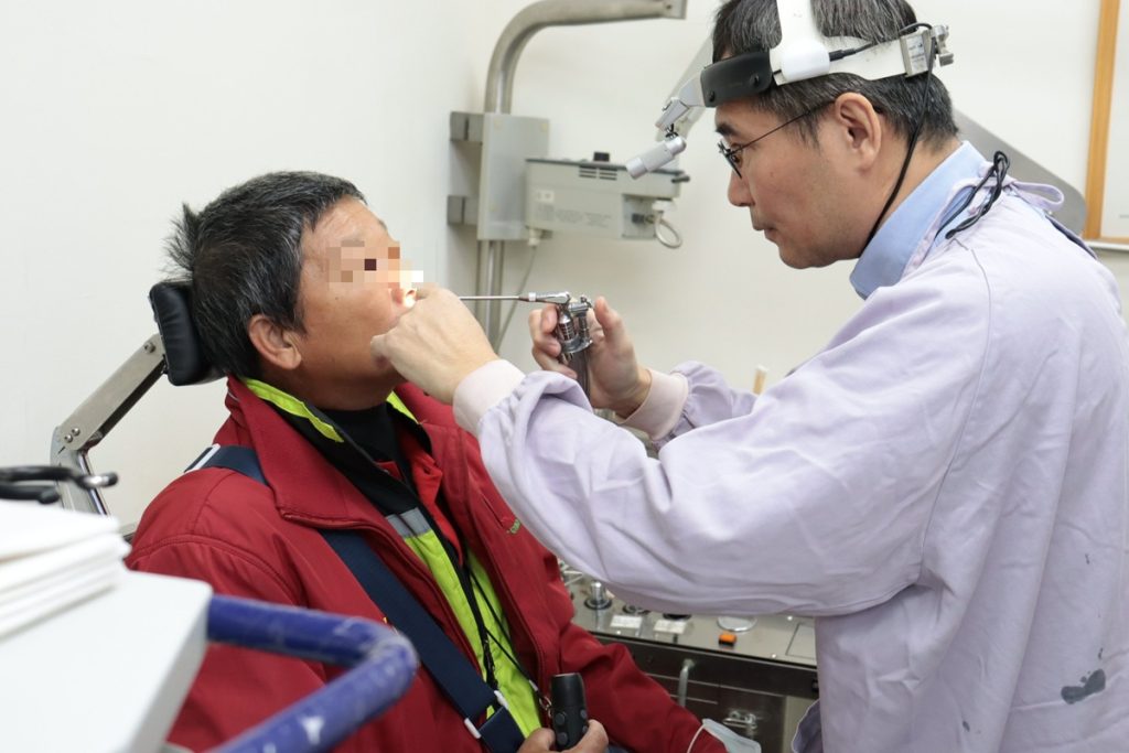 影音/菸檳酒釀惡果　56歲男下咽癌復發「失聲」求生