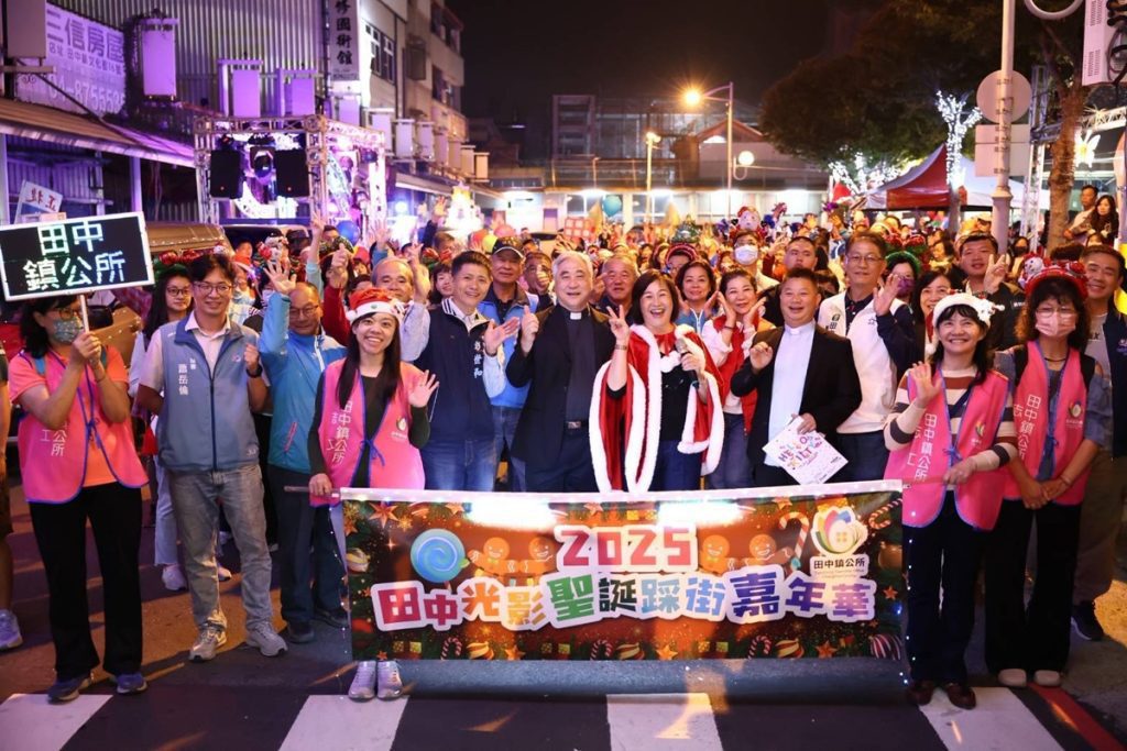 影音/2025田中光影聖誕踩街嘉年華  首發「幸福許願馬」讓你夢想成真