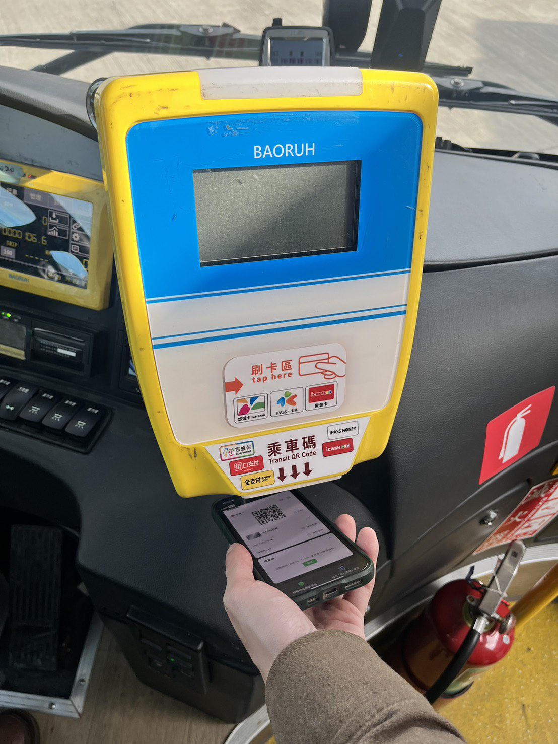 雙北公車、捷運 1/3 起開通 QR Code！手機掃碼即搭     告別翻找票卡時代