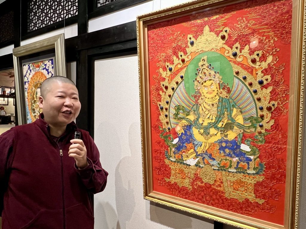 在神聖與工藝之間  —  唐卡畫家「持明法解」老師：從信仰、美學到微型唐卡的修行之旅