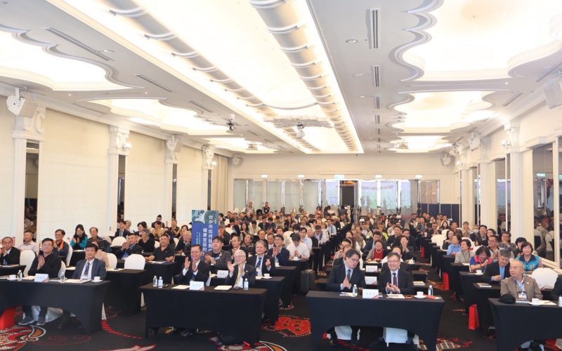 以人為本打造健康生活圈　大臺中人文學院公益講堂首場登場