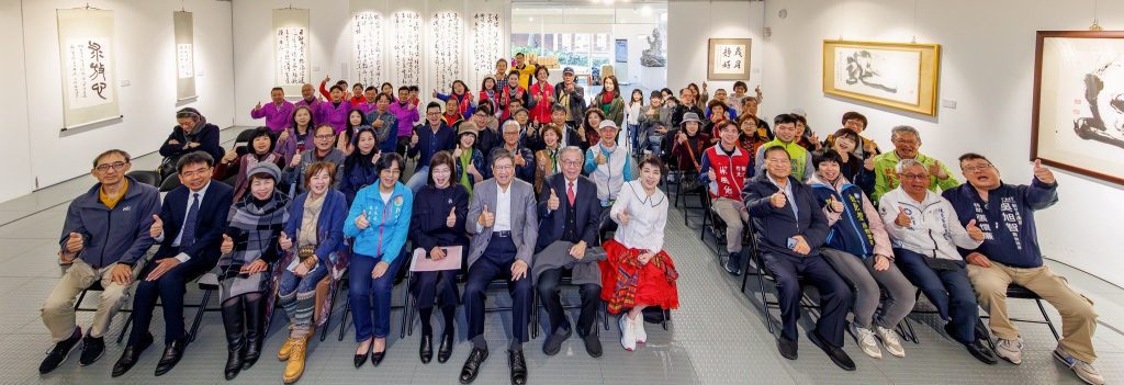 張炳煌書法暨e筆 + AI動畫作品展 簡文秀高歌按讚！