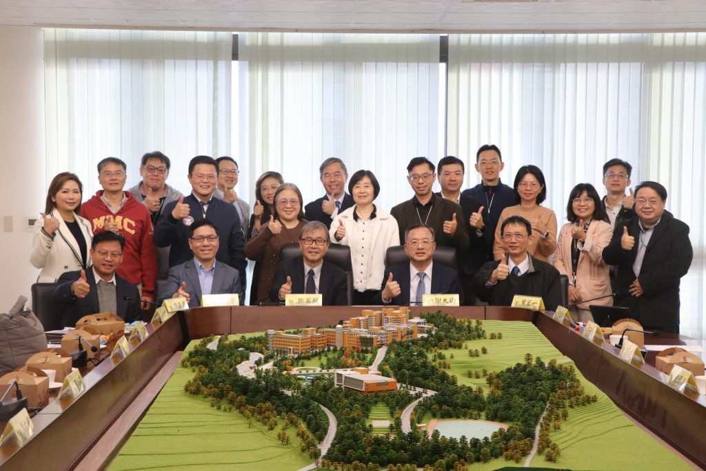 教育部長鄭英耀、高教司長廖高賢訪馬偕醫大　肯定辦學特色深化高教對話