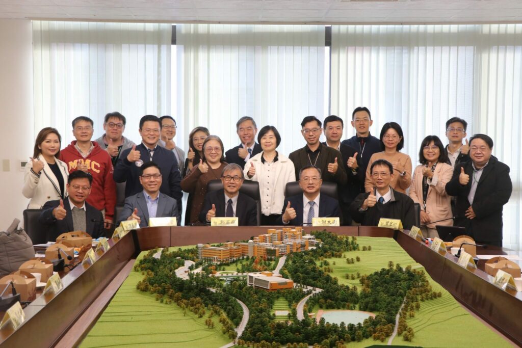 教育部長鄭英耀、高教司長廖高賢訪馬偕醫大　肯定辦學特色深化高教對話