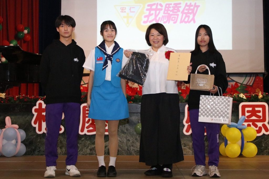 宏仁中學創校一甲子　黃敏惠以傑出校友身分獻上祝福