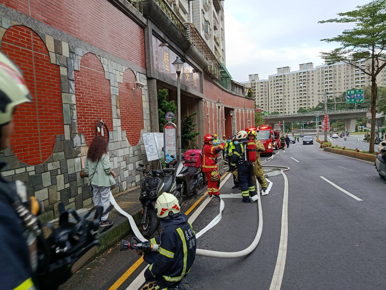 強化火場人員安全管制　基隆市消防局實兵演練高樓住宅火災