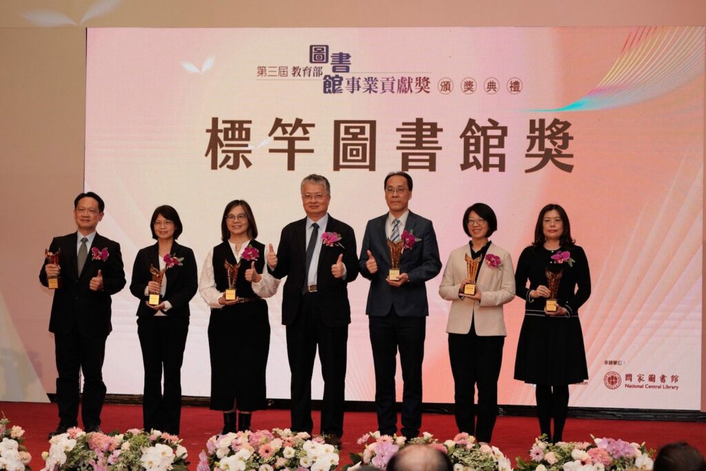 高市圖再獲教育部肯定　榮膺「標竿圖書館獎」與「傑出圖書館館員獎」