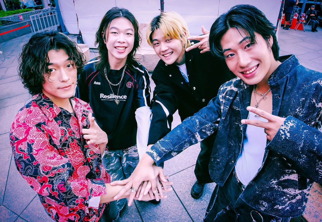 帕拉斯 PALLAS 被欽點出演五月天 周杰倫 F3 三強聯手神級 MV 飾演少年五月天
