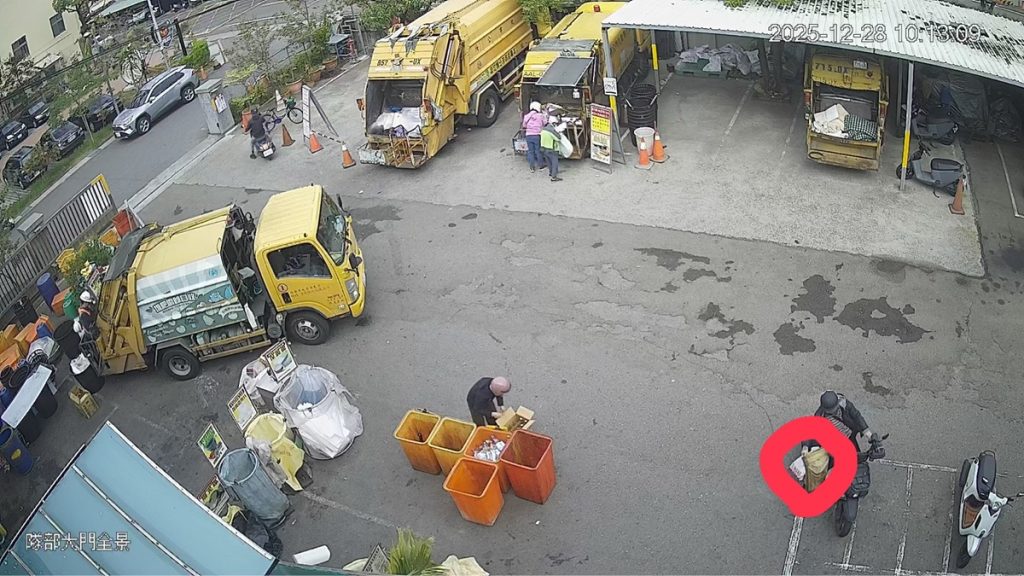 枕頭內藏10餘萬現金丟入垃圾車  父女急求助清潔隊全力協尋順利找回