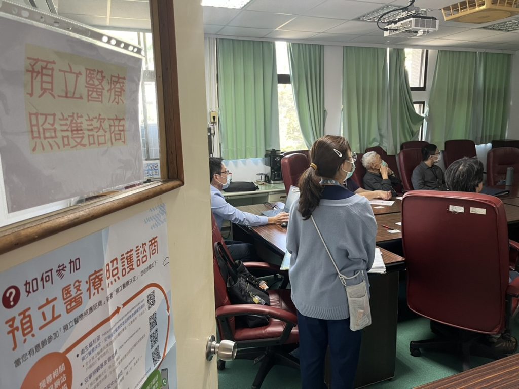 給自己一個善終的禮物  榮家攜手中榮助住民完成預立醫療決定