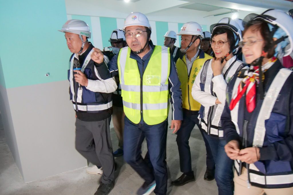 蘆洲長安立體停車場工程進度超前 　侯友宜視察要求力拚明年10月完工　打造停車、社福的多功能空間