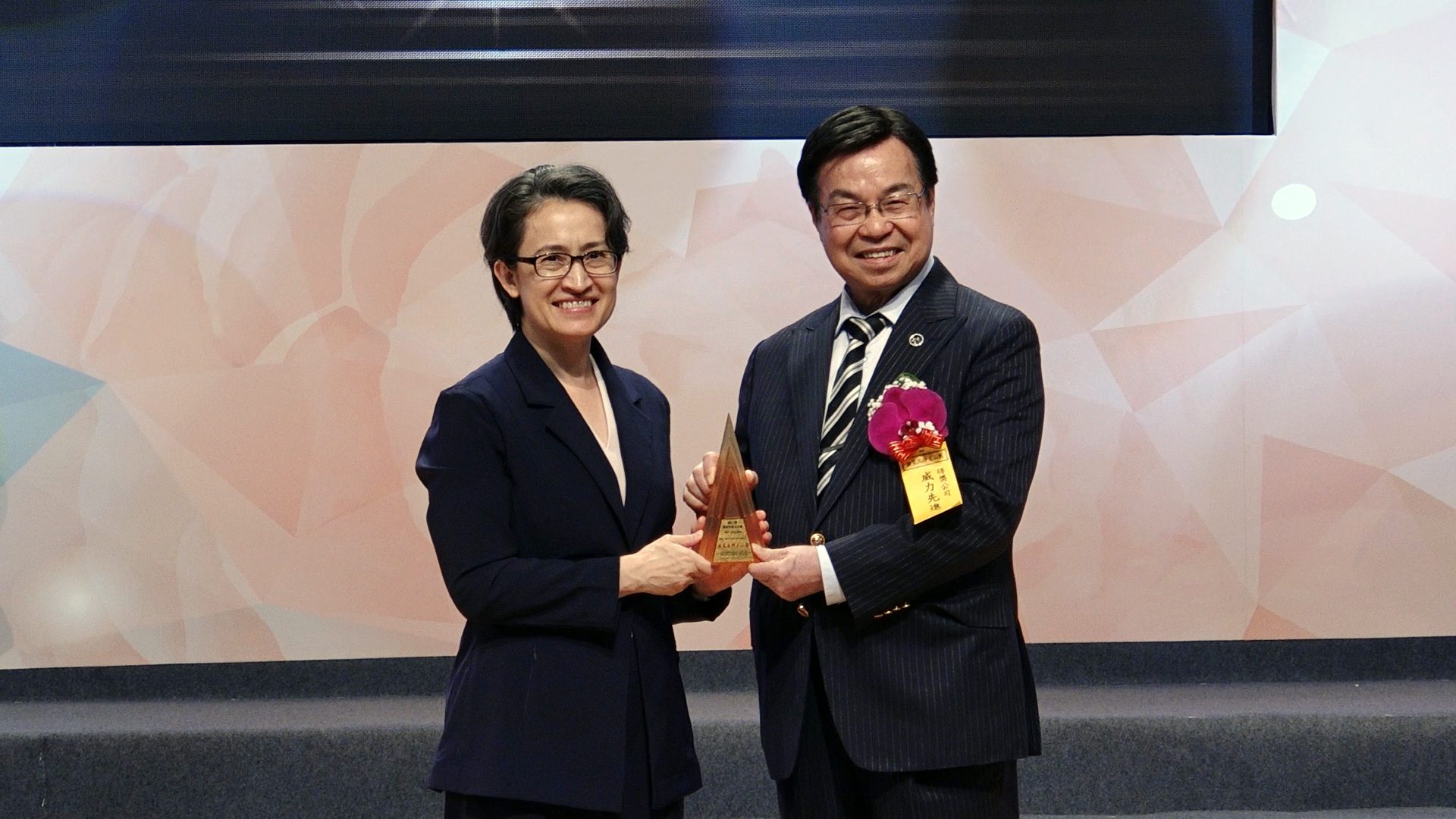 健康AI領導品牌「威力先進」得獎不斷　同獲「玉山獎」、「金炬獎」最高肯定