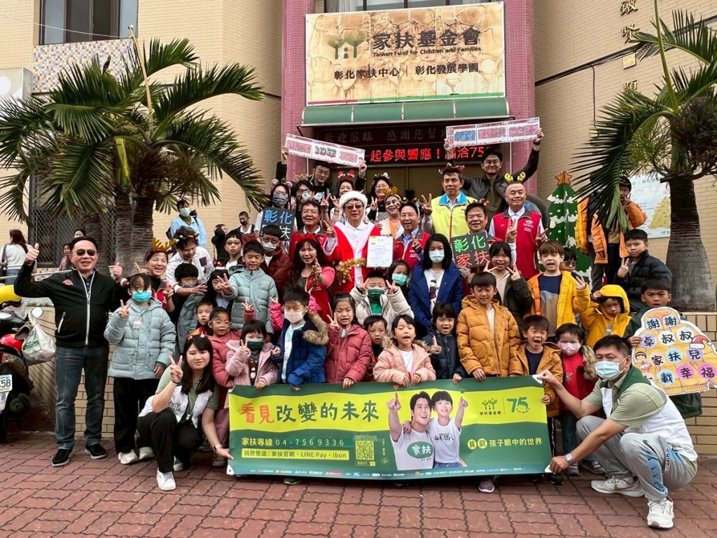 卓伯源攜手帥宇實業連10年送愛  守護家扶兒少溫暖過冬