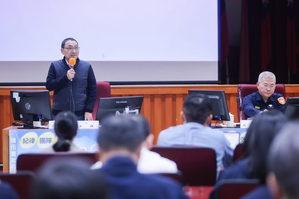 侯友宜主持跨年維安會議     動員500警力陸空科技聯防守護新北跨河煙火
