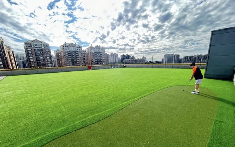 淡水運動中心 1/5 煥新回歸     頂樓「戶外高球推桿場」亮相     試營運一週免費體驗