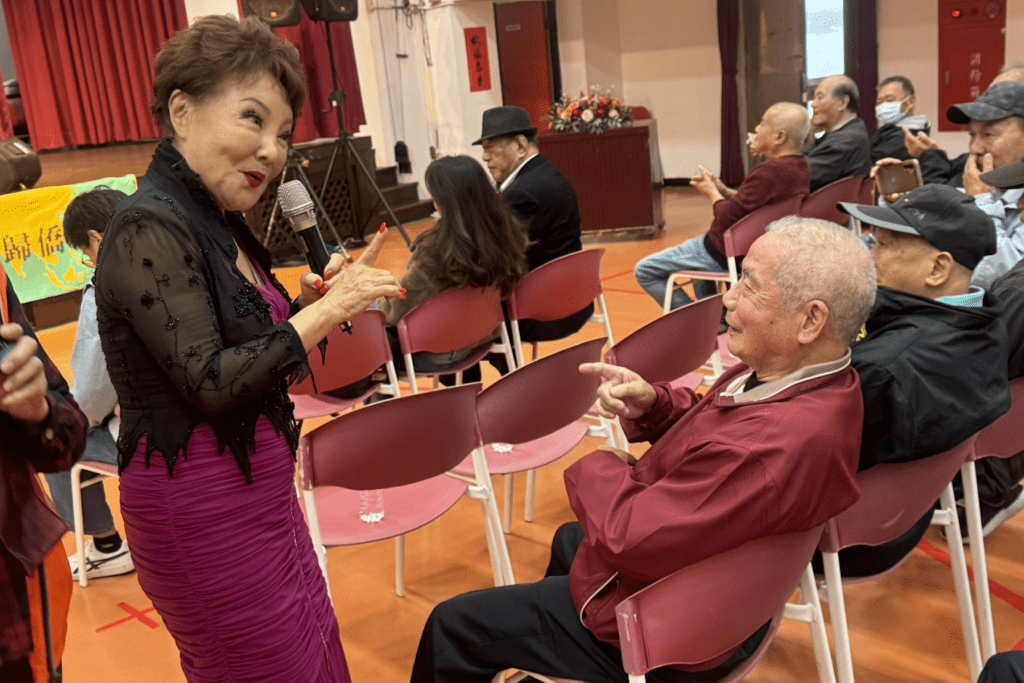 不畏天寒！台灣紫微公益協會攜手歸僑協會     用歌聲喚醒長輩年輕歲月     展現社會關懷