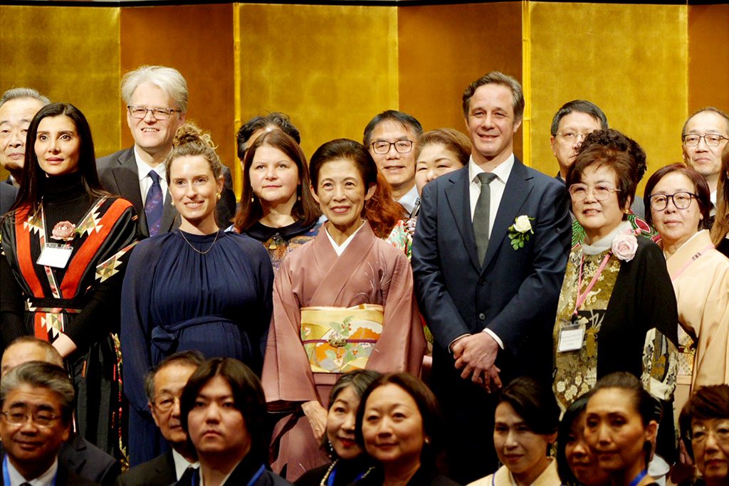 臺南花果參展東京國際花道博覽會　蘭花火鶴優雅登上日本王妃午宴餐桌