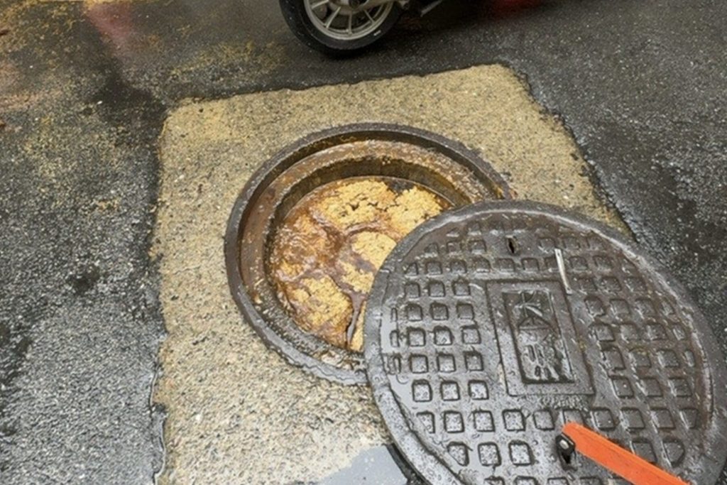新北公布污水管堵塞「榜首」：油脂蟬聯頭號威脅     籲民莫倒水槽
