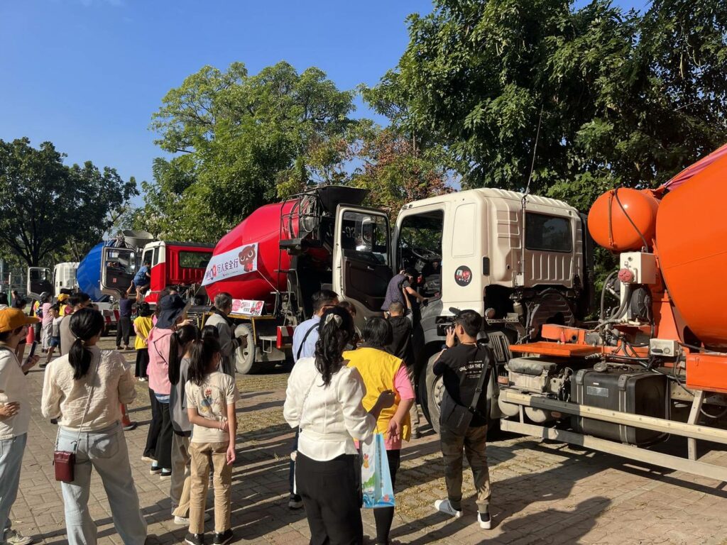 左營警結合轄區大車業者宣導交通　人身安全從小做起