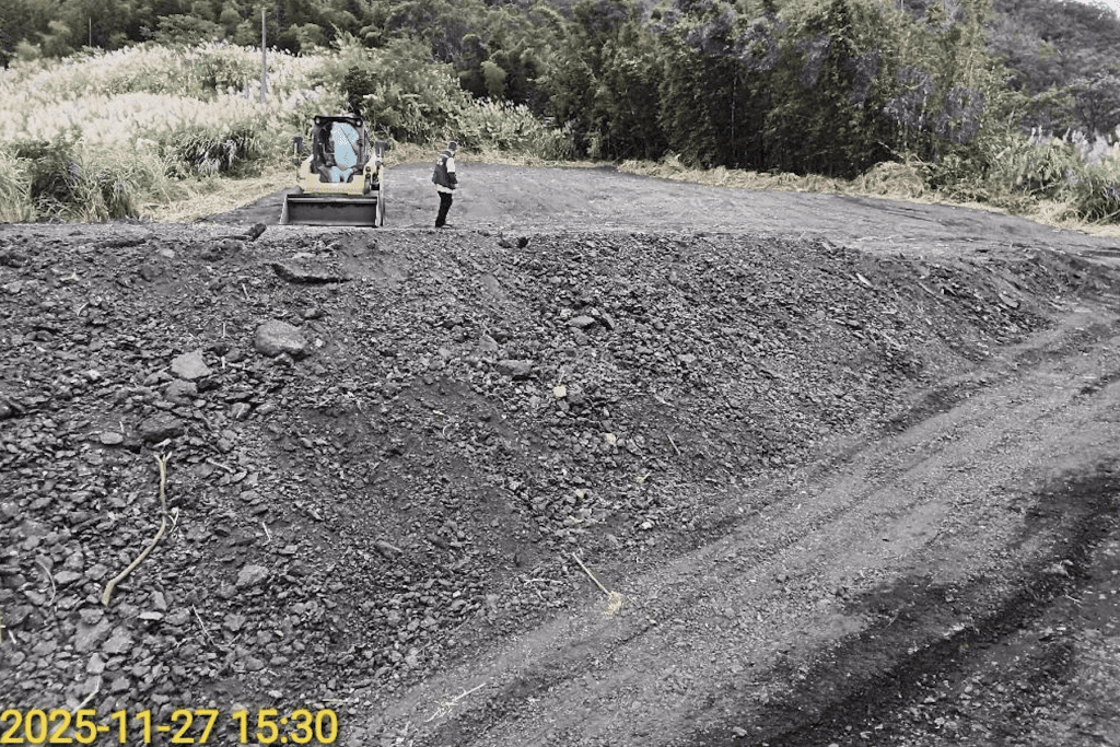 新北三峽山區農地遭棄置瀝青刨除料     環保局移送檢調偵辦營造公司