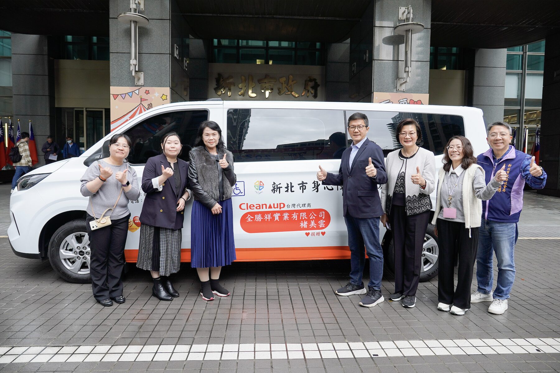 日本 Cleanup 廚具代理商全勝祥捐贈復康巴士     助力新北無障礙通行