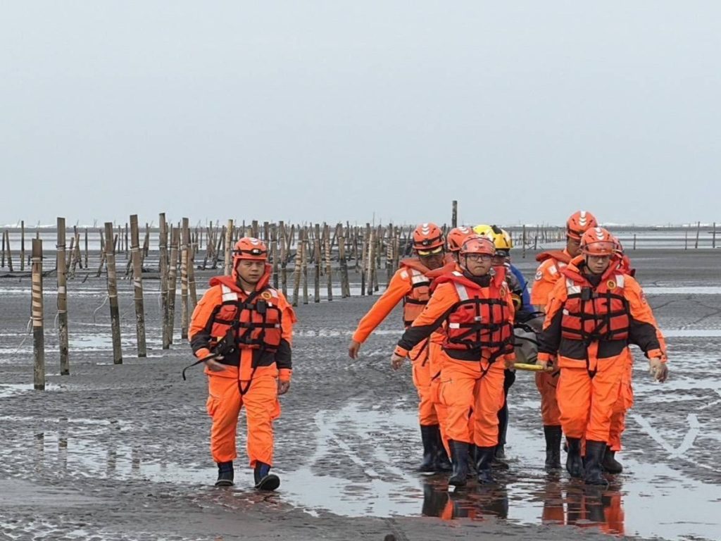 彰化海尾蚵道民眾落海   海巡空勤消防聯合搜救