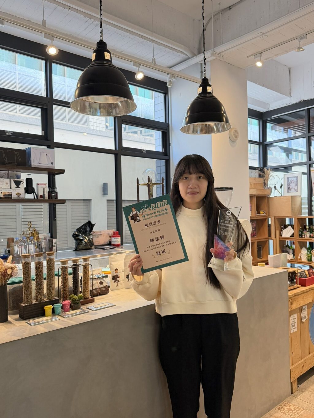 嘉藥食品系陳筑婷 K Cup 國際咖啡杯測賽奪金