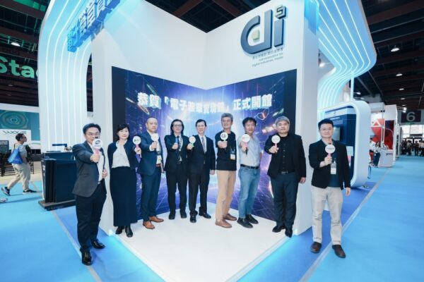 一站體驗電子簽章場景 　黃彥男與六家業者攜手開館