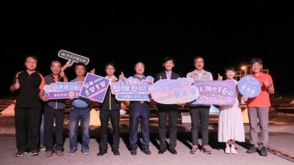 鹽田夜晚綻放光彩！「2025一見雙雕藝術季」光雕試燈搶先亮相