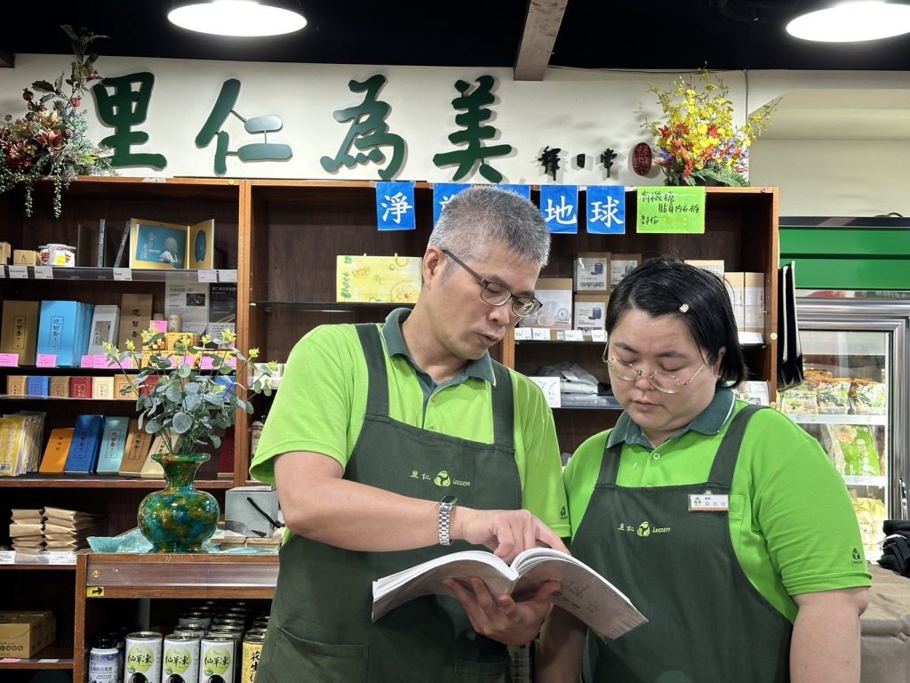里仁公司打造高齡友善職場  讓每位員工都能自在發光