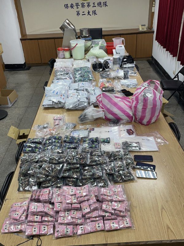 港灣新聞網／保三總隊連破製毒據點！查獲 30 公斤毒品、槍枝與百萬現金